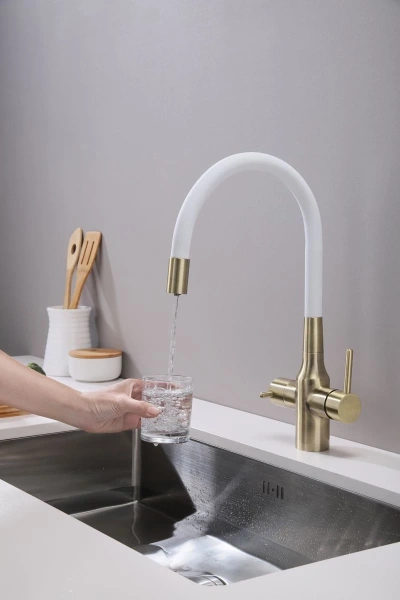 смеситель для кухни с подключением к фильтру paulmark salix sa213419-brw, цвет бронза/ белый