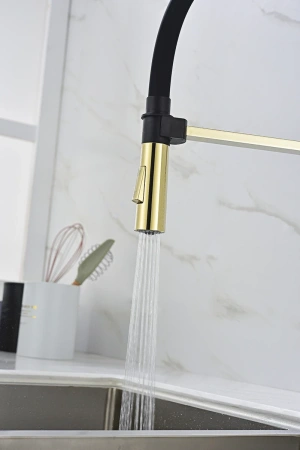 смеситель для кухни paulmark halt ha214021-g цвет золото/ черный смеситель для кухни paulmark halt ha214021-g цвет золото/ черный