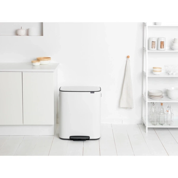 Мусорное ведро Brabantia Bo Pedal Bin 211300 60 л, белое
