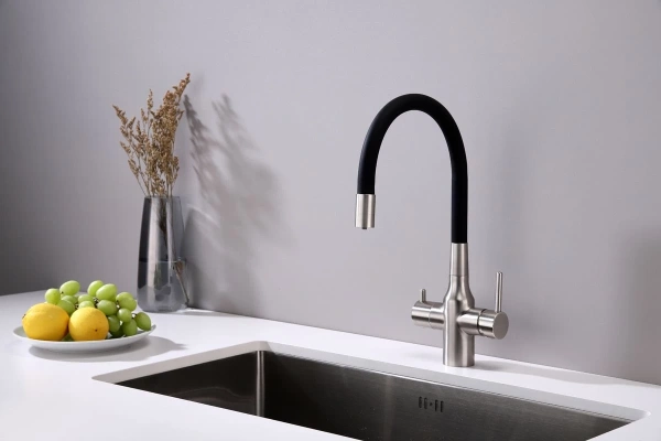 смеситель для кухни с подключением к фильтру paulmark salix sa213419-ni, цвет никель/ черный