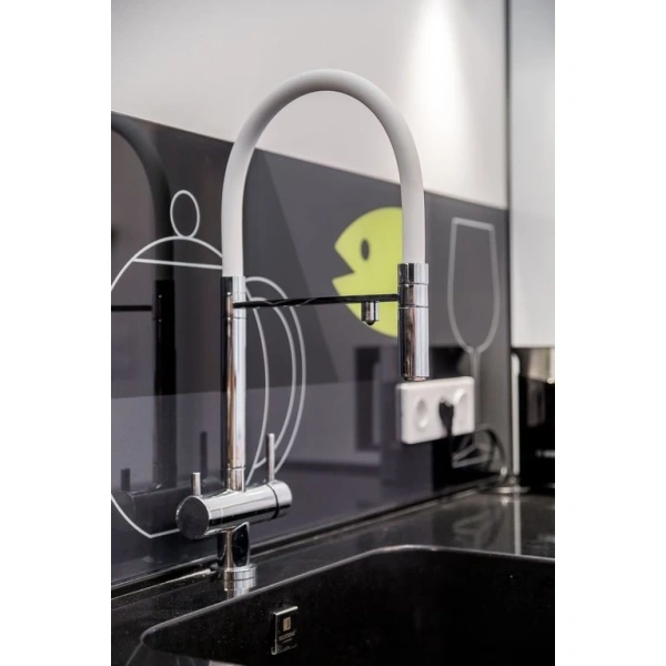 смеситель omoikiri kanto c 4994015 для кухни с подключением к фильтру, с гибким изливом, цвет хром белый