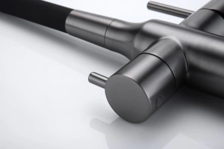 смеситель для кухни с подключением к фильтру paulmark salix sa213419-gm, цвет вороненая сталь/ черный