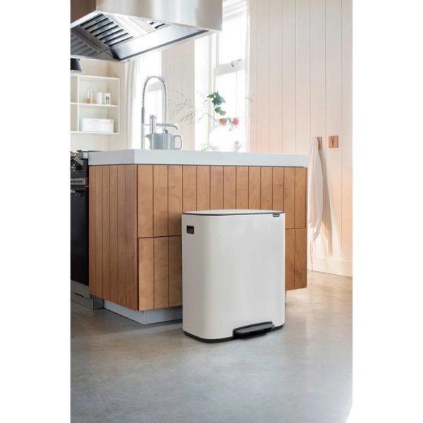 Мусорное ведро Brabantia Bo Pedal Bin 211300 60 л, белое