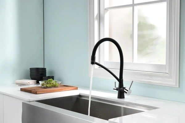 смеситель paulmark siegen si213111-308 для кухни, с подключением к фильтру, цвет черный \ хром